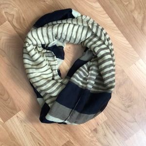 Lightweight spring scarf